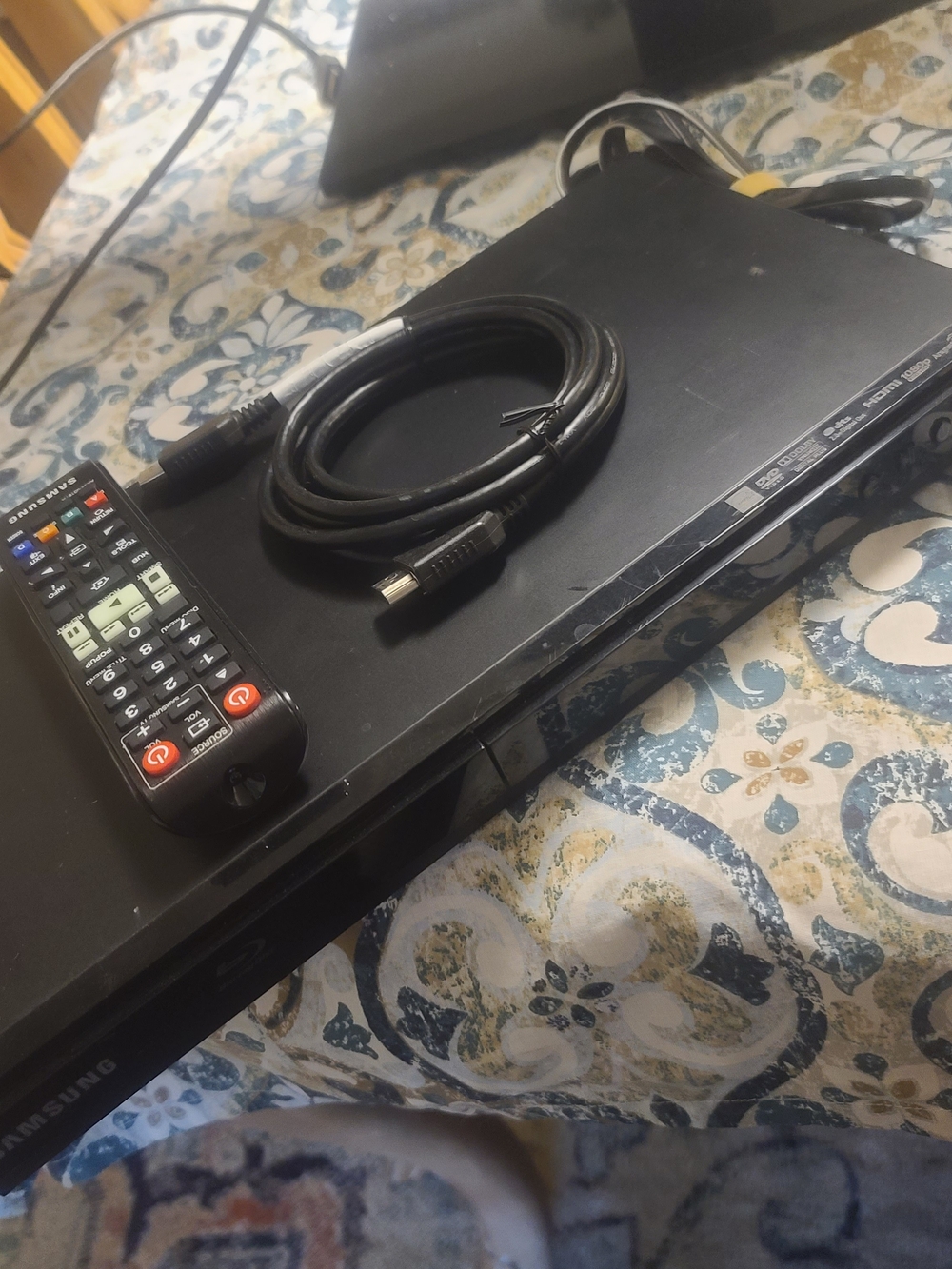 Samsung Black DVD/Blu‑ray Player with Remote and HDMI Cable